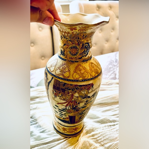 Vintage Hand-painted Satsuma Style Heron Motif Vase with gold detailing - Picture 4 of 6